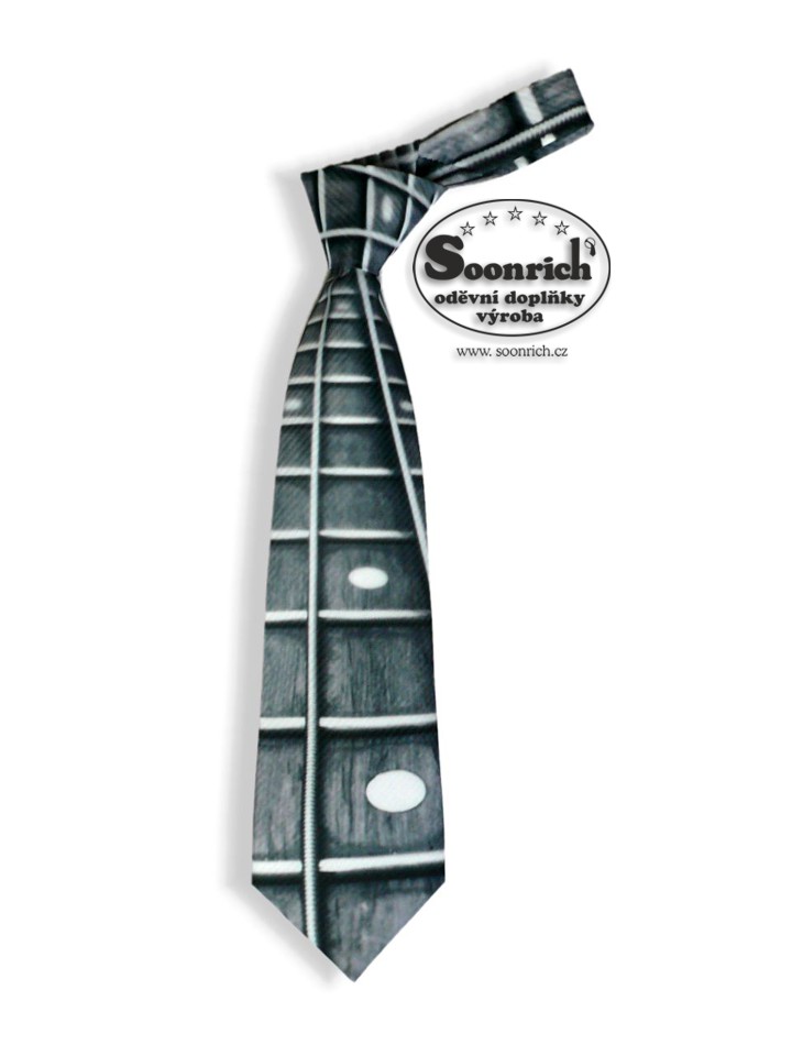 kravata šedá hmatník kytary